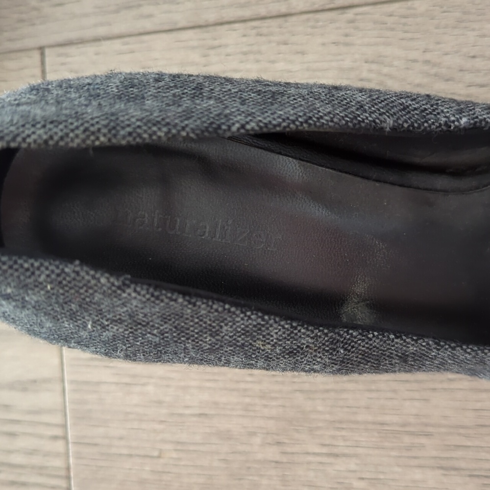 Naturalizer Black and Gray Heels With Metallic And Leather Detail-size 9 - Picture 4 of 5